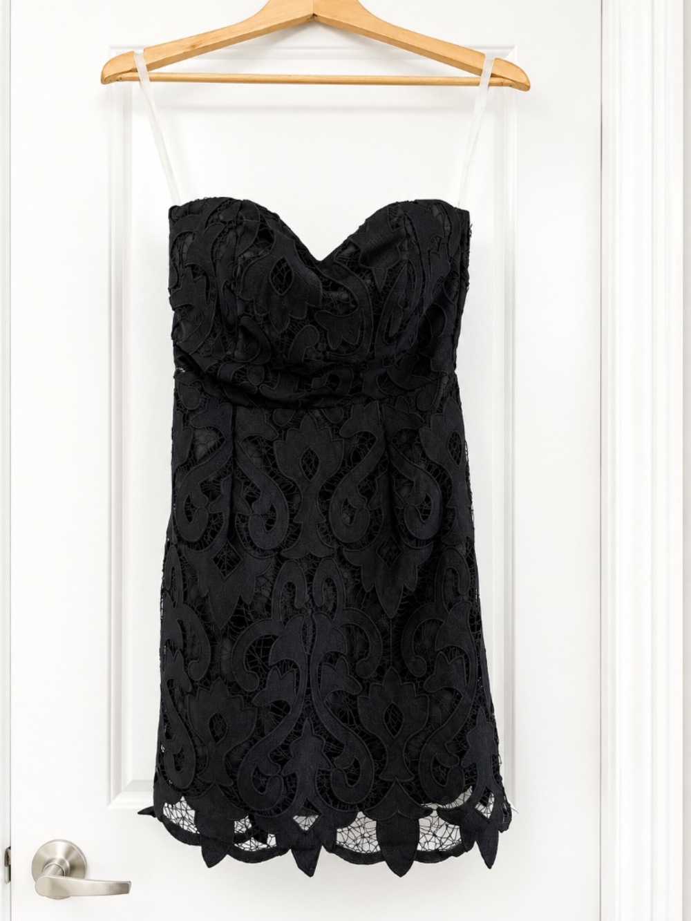 L'ATISTE Black Lace Strapless Cocktail Dress